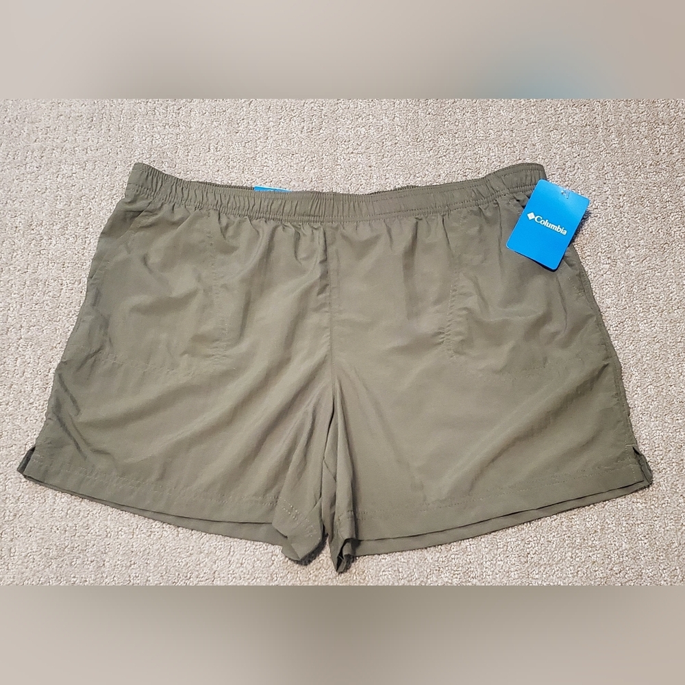 Columbia Sage Green Women's Athletic Shorts